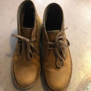 Selling a pair of Clark’s desert boots!
